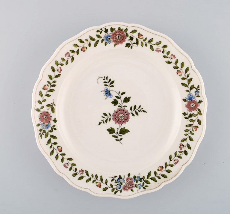 Meissen plate in hand-painted porcelain with floral decoration. 20th century.