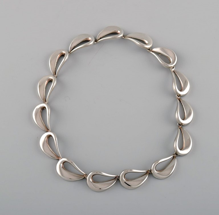 Hans Hansen for Georg Jensen. Necklace in sterling silver. Mid-20th century.
