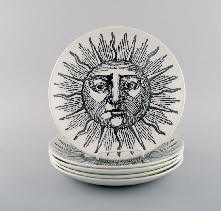 Stig Lindberg and Sven Jonsson for Gustavsberg. Five porcelain dinner plates with a motif of the sun. 1950