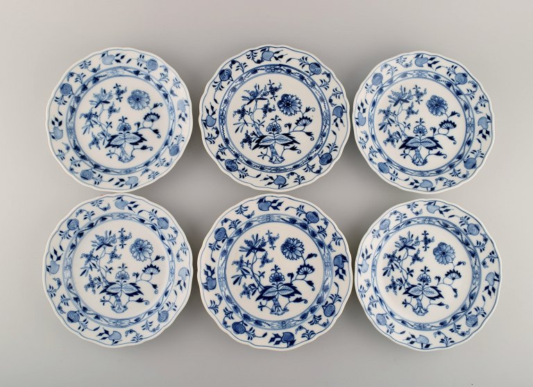 Seks antikke Meissen "Løgmønstret" frokosttallerkener i håndmalet porcelæn. Tidligt 1900-tallet. 
