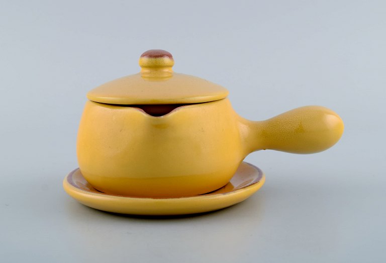 Vicke Lindstrand for Uppsala Ekeby. Sauce boat on saucer in glazed stoneware. Beautiful yellow glaze. 1950