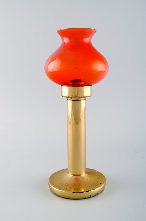HANS-AGNE JAKOBSSON for A / B MARKARYD. Oil lamps in brass and red art glass. 1960 / 70