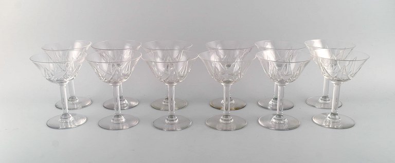 St. Louis, Belgium. Twelve champagne glasses in mouth-blown crystal glass. 1930 / 40s.