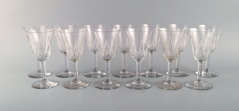 St. Louis, Belgium. 13 glasses in mouth blown crystal glass. 1930 / 40s.