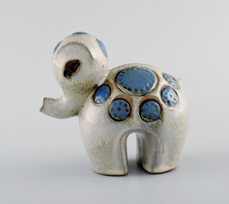 Britt-Louise Sundell for Gustavsberg. Ringo 1 baby elephant in glazed ceramics. 1960
