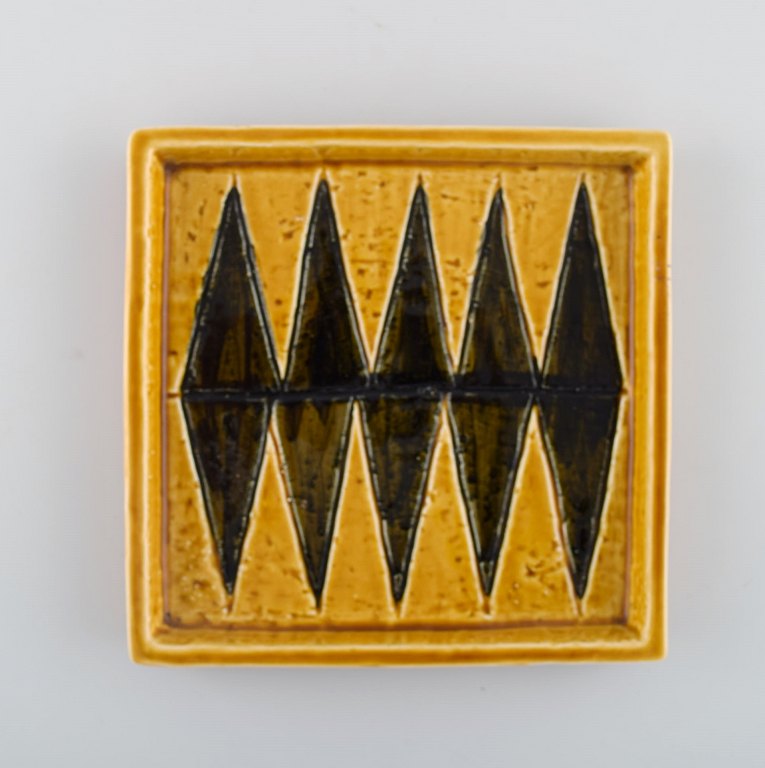 Gunnar Nylund for Rörstrand. Square Harlequin bowl / dish in glazed ceramics. Swedish design, 1960s.