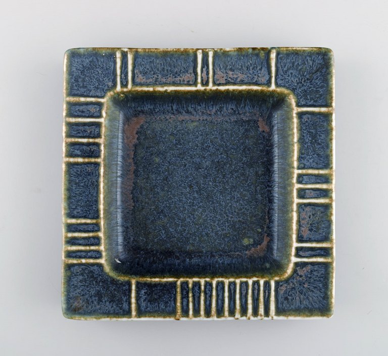 Carl Harry Stålhane for Rörstrand. Kvadratisk fad i glaseret keramik. Svensk design, 1960