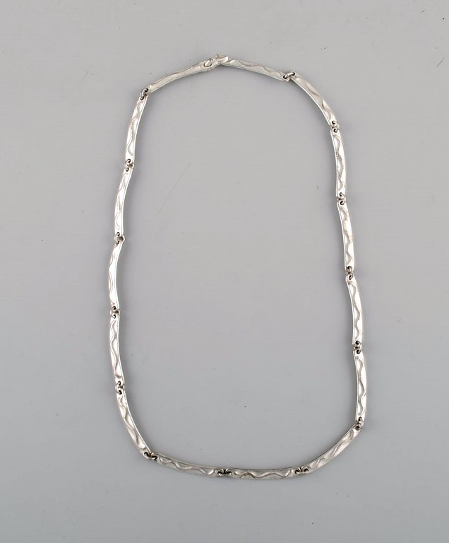 Björn Weckström for Lapponia. Modernist necklace in sterling silver. Finnish 
design. 1970 / 80s.
