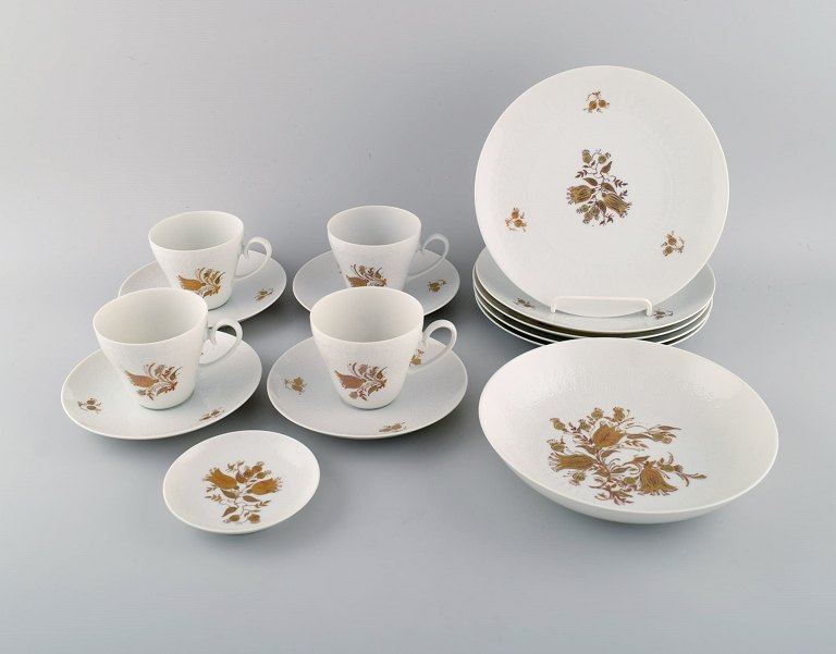 Bjørn Wiinblad for Rosenthal. Romanze kaffeservice til fire personer i hvid porcelæn med gulddekoration. 1980