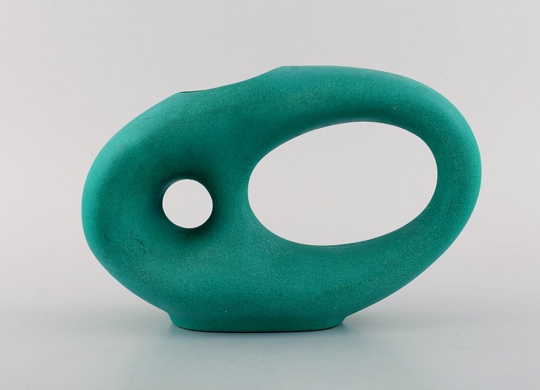 Europæisk studio keramiker. Skulpturel vase i glaseret keramik. Smuk glasur grønne nuancer. 1960
