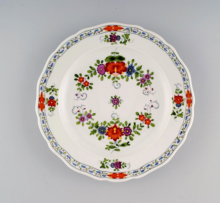 Antique Meissen dinner plate in hand-painted porcelain decorated with flowers. Ca. 1900.