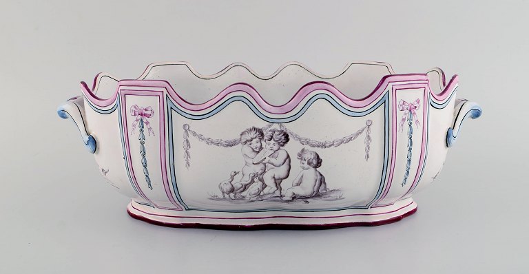 Emile Gallé for St. Clement, Nancy. Antik Monteith / punch bowl med hanke i håndmalet fajance dekoreret med drengebørn og ænder. Museumskvaliet. 1870/80
