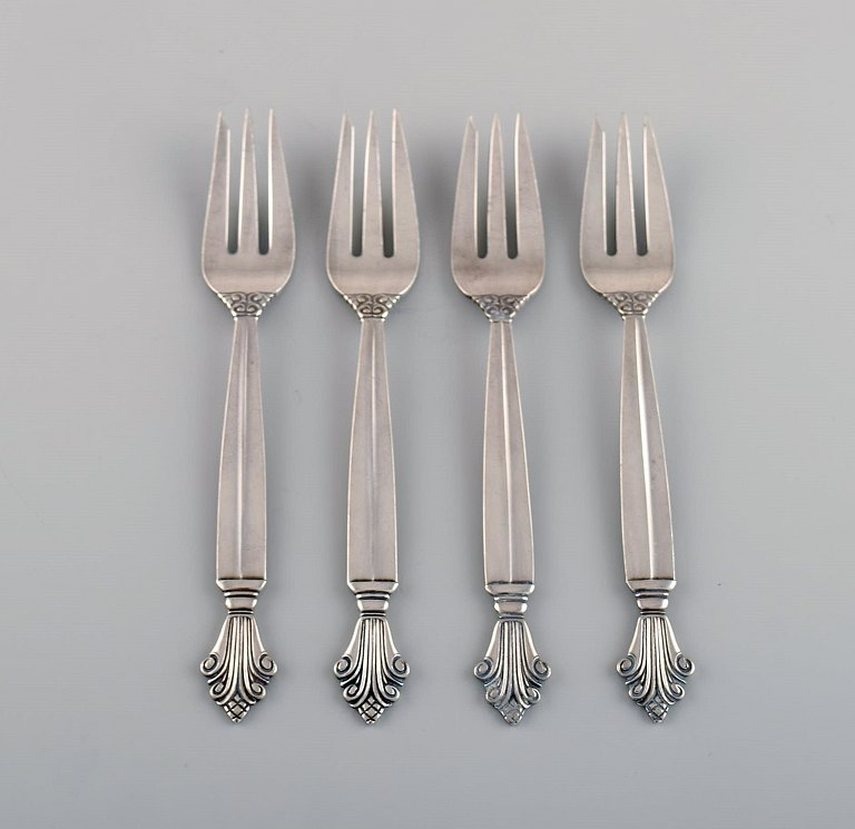 Four Georg Jensen Acanthus pastry forks in sterling silver. Dated 1933-1944.