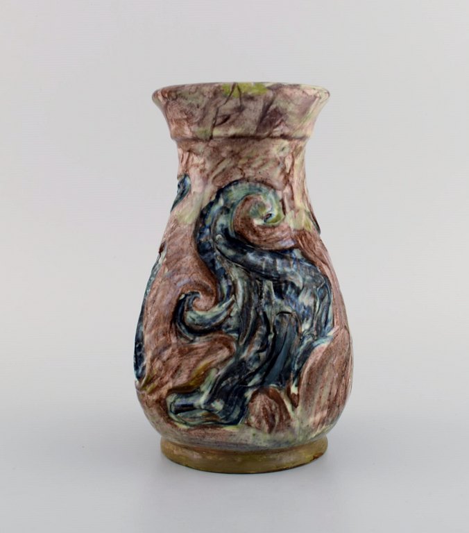 Møller & Bøgely. Art nouveau vase in glazed ceramics. Beautiful glaze in brown and blue shades. 1917-1920.