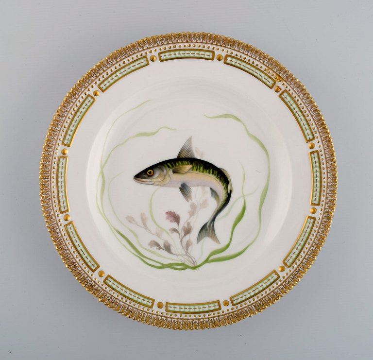 Royal Copenhagen Flora Danica fish plate in hand-painted porcelain with fish and gold decoration. Model number 19/3549.