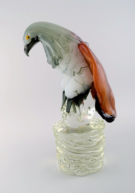 Danilo Zanella for Murano. Stor skulptur i mundblæst kunstglas. Ørn på pedestal. 1980