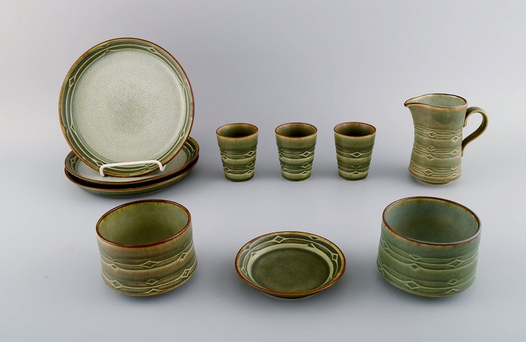Jens H. Quistgaard (1919-2008) for Bing & Grøndahl. 10 parts Rune coffee service in glazed stoneware. 1960 / 70s.