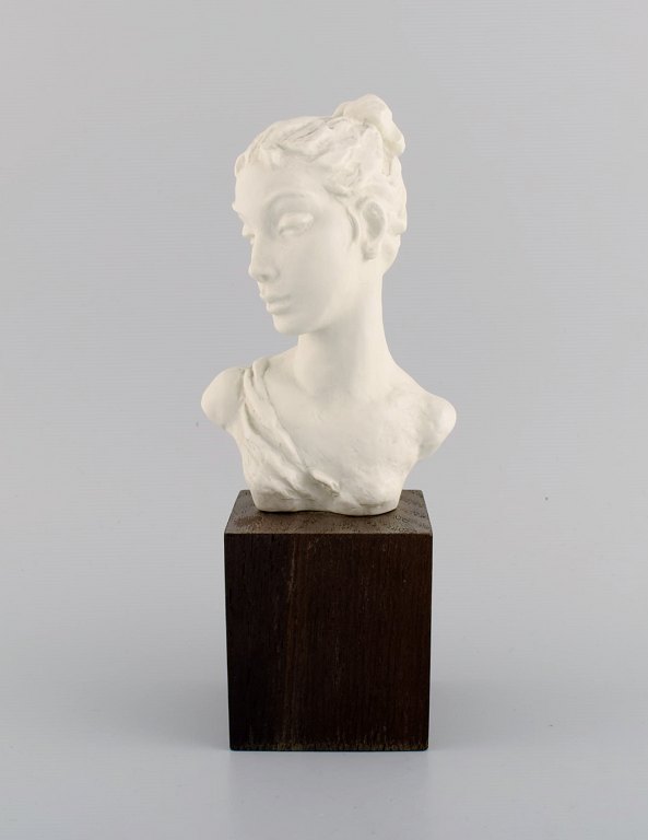 Rosenthal, Germany. Female bust in bisquit. Mid-20th century.