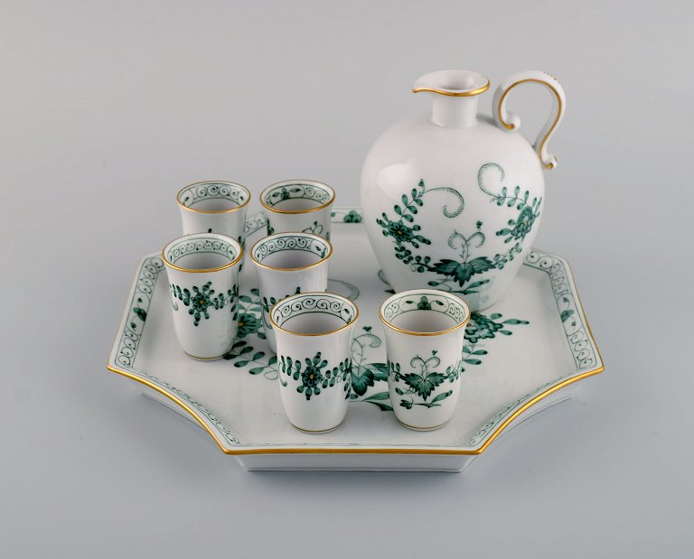 Meissen Indian Green sake / schnapps set on tray in hand-painted porcelain with foliage and gold decoration. Mid-20th century.