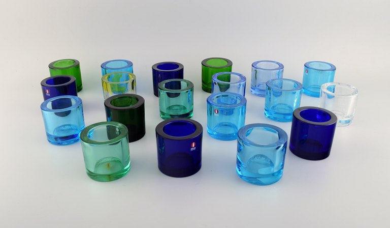 19 Iittala candle holders for tealights in art glass. Marimekko. 20th century.