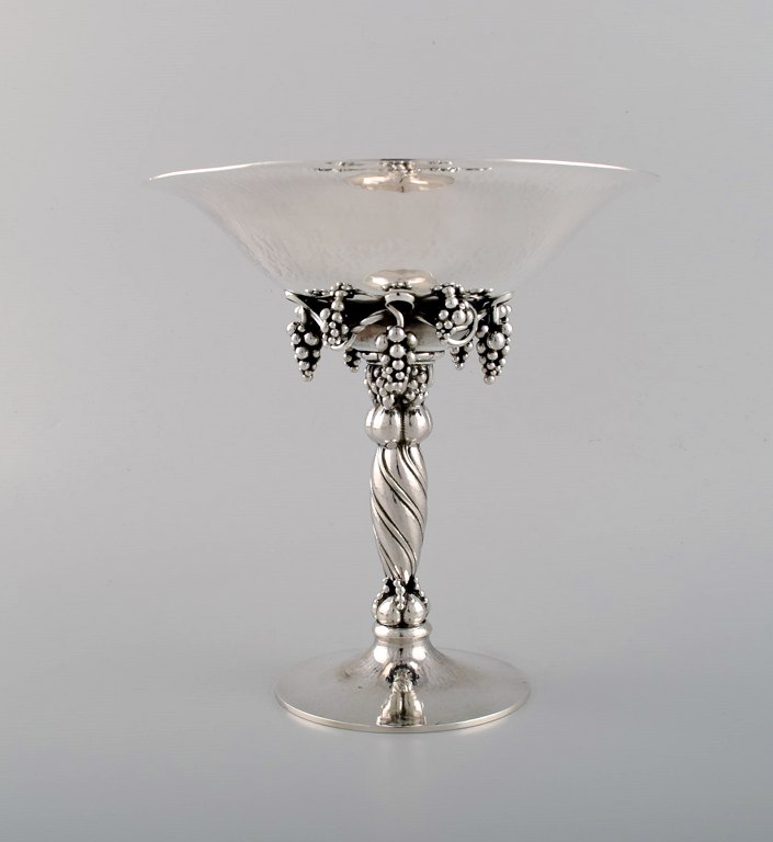 Tidlig Georg Jensen drueklase opsats i sterlingsølv. Modelnummer 263B. Dateret 1915-1930. 