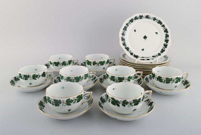 Herend Green Grape & Leaf Vine teservice til otte personer i håndmalet porcelæn. Midt 1900-tallet.