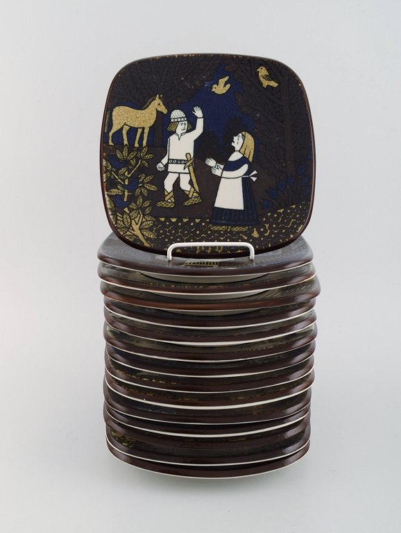 Raija Uosikkinen for Arabia. Sæt på 15 Kalevala års-tallerkener i glaseret keramik. Dateret 1976-1986 og 1988-1991.   