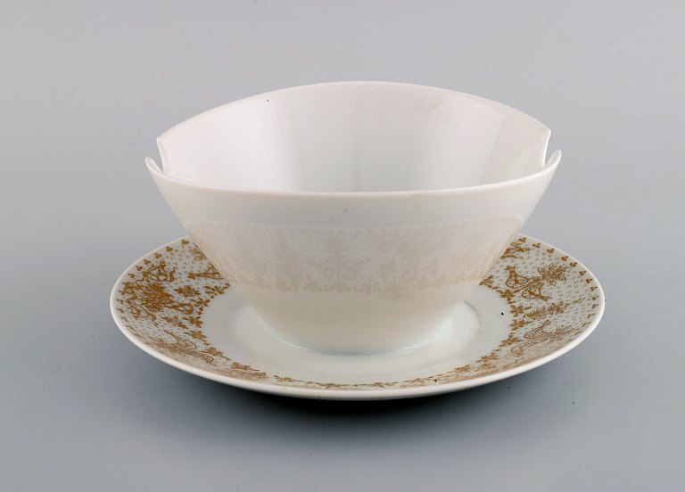Bjørn Wiinblad for Rosenthal. Porcelain sauce bowl with gold decoration. 1980s.