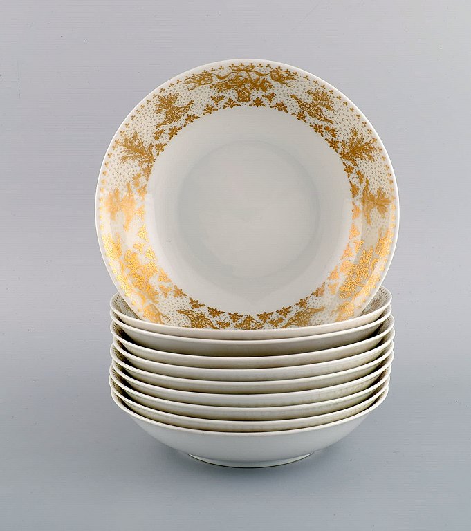 Bjørn Wiinblad for Rosenthal. 10 deep plates in porcelain with gold decoration. 1980s.