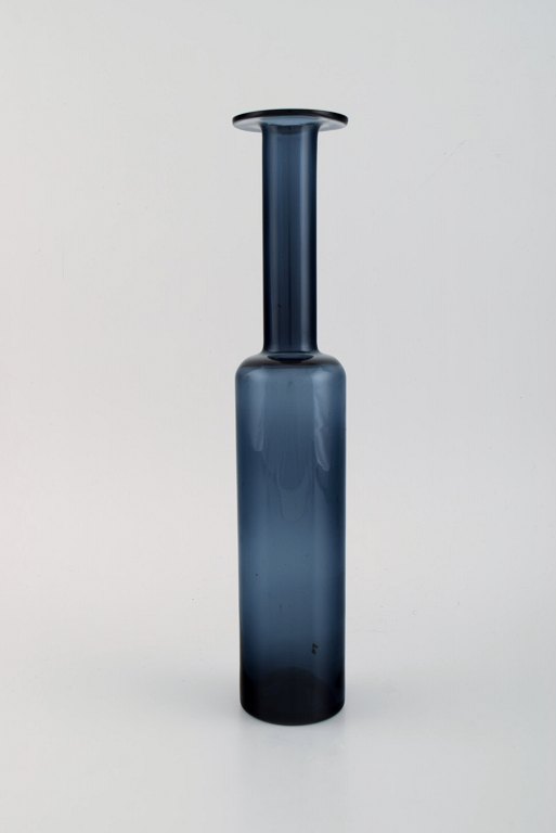 Nanny Still for Riihimäen Lasi. Dekorationsflaske / vase i mundblæst kunstglas. Finsk design, 1960/70