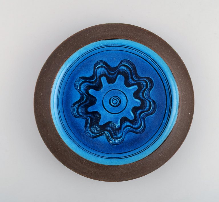 Kähler, Denmark. Glazed stoneware dish in modern design. 1960s.