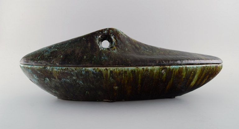 Hans Hedberg (1917-2007) for Biot. Colossal organic unique lidded bowl in glazed ceramics. Beautiful glaze in blue-green and earth tones. 1980s. Museum quality.