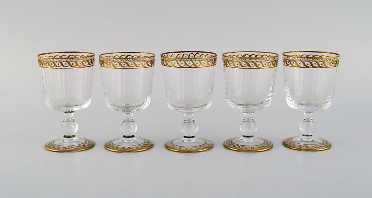 Nason & Moretti, Murano. Fem hedvinsglas i mundblæst kunstglas med håndmalet 
turkis og gulddekoration. 1930