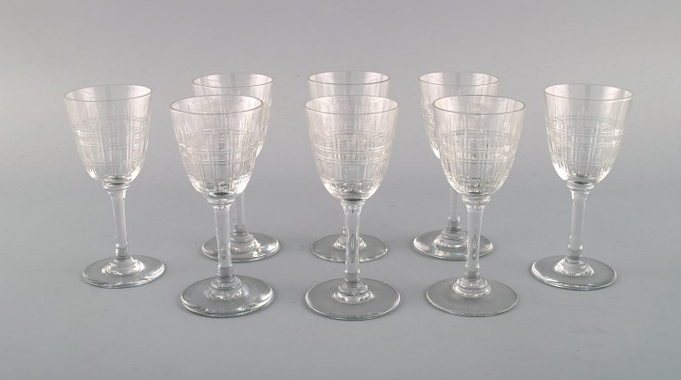 Baccarat, Frankrig. Otte art deco Cavour hedvinsglas i mundblæst krystalglas. 1920/30