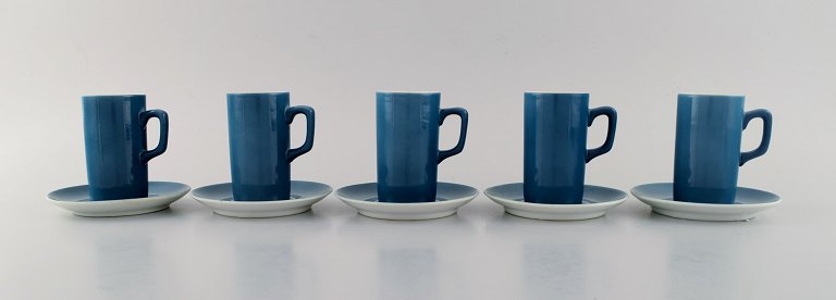 Kenji Fujita for Tackett Associates. Fem kaffekopper med underkopper i porcelæn. Dateret 1953-56.