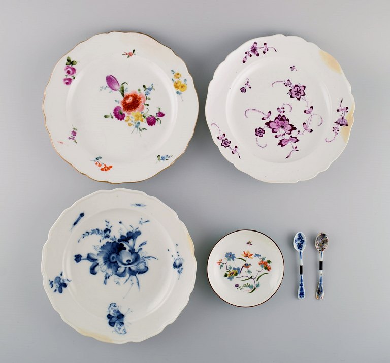 Antique Meissen bowl, three plates and two spoons in hand-painted porcelain. 19th century.