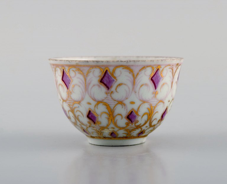 Antik Meissen tyrkerkop i håndmalet porcelæn med purpur og guld. Marcolini perioden 1774-1814. Museumskvalitet.