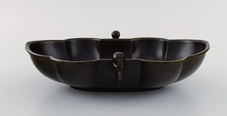 Just Andersen (1884-1943), Danmark. Tidlig skål i diskometal. Smuk patina. 1930
