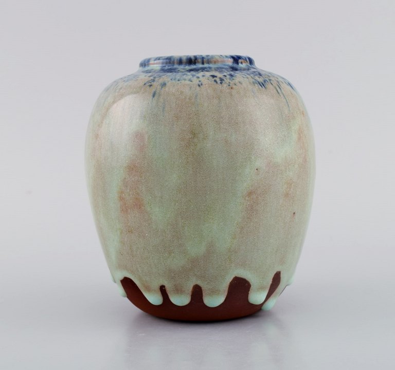 Pieter Groeneveldt (1889-1982), hollandsk keramiker. Unika vase i glaseret keramik. Smuk løbeglasur. Midt 1900-tallet.