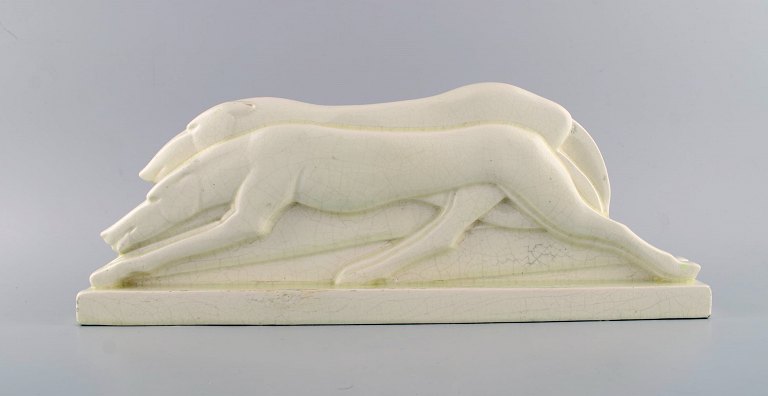 Charles Lemanceau (1905-1980), fransk billedhugger. Art deco skulptur af greyhounds i glaseret fajance. 1930/40