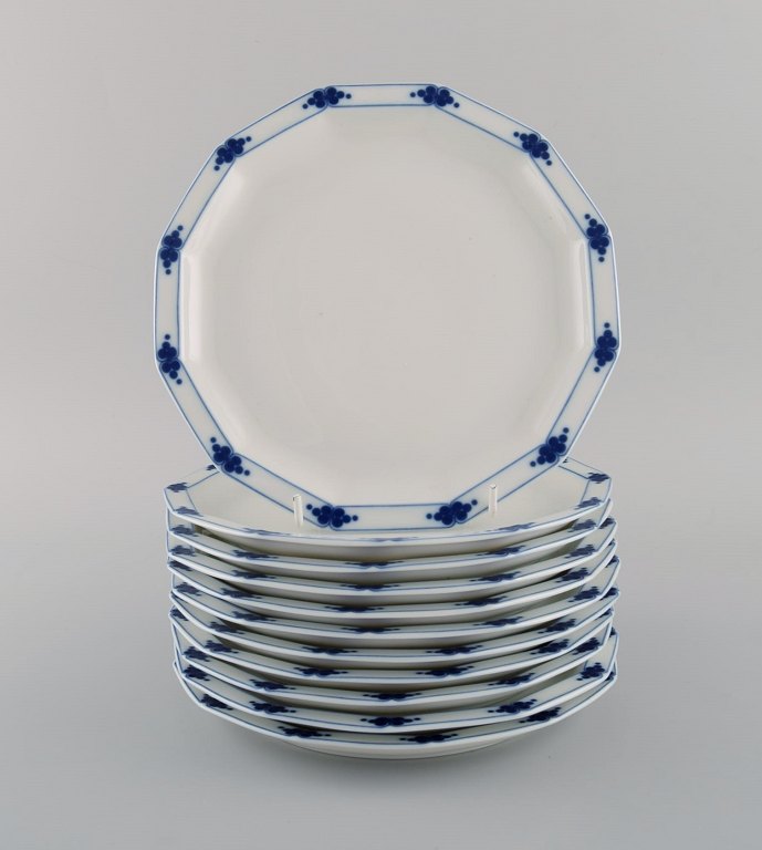 Tapio Wirkkala for Rosenthal. 11 Corinth plates in blue painted porcelain. Modernist Finnish design. Dated 1979-80.