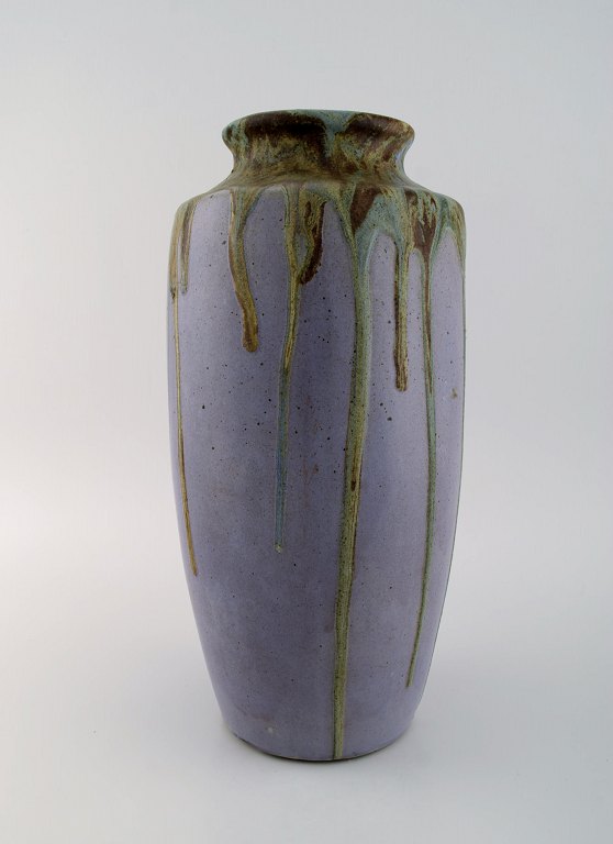 Leon Pointu (1879-1942), France. Large art deco vase in glazed stoneware. Beautiful running glaze on a purple background. 1930s.