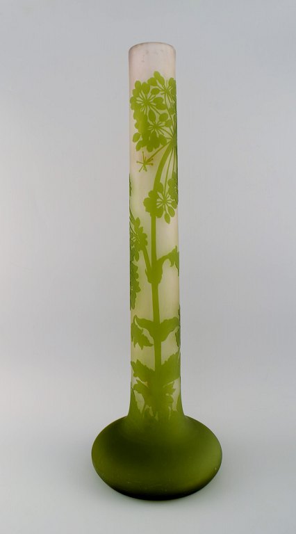 Giant Emile Gallé vase in frosted and green art glass carved with motifs in the form of foliage. Early 20th century.