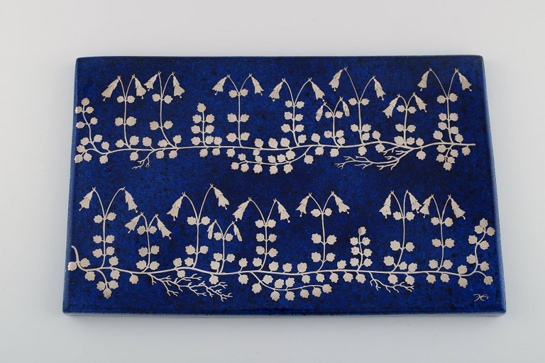 Heinz Erret (1920-2003) for Gustavsberg. "Linea" vægplakette i glaseret keramik med sølvindlæg i form af blomster. 1970