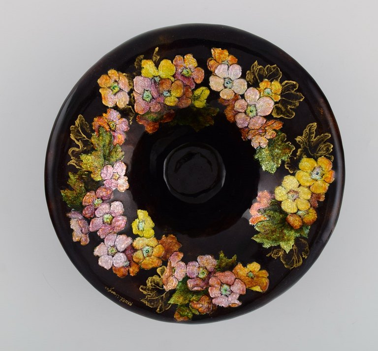 Camille Fauré for Limoges, Frankrig. Art nouveau bronzeskål i emaljearbejde med blomster. Ca. 1910.