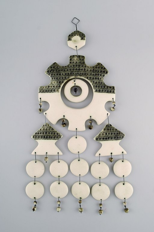 Maija-Liisa Vasenius for Kalevala Koru. Drømmefanger / vægdekoration i håndmalet glaseret keramik. Finsk design, 1960