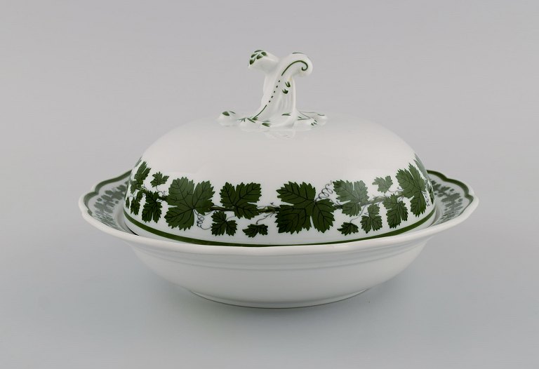 Meissen Green Ivy Vine Leaf lågterrin i håndmalet porcelæn. 1900-tallet.