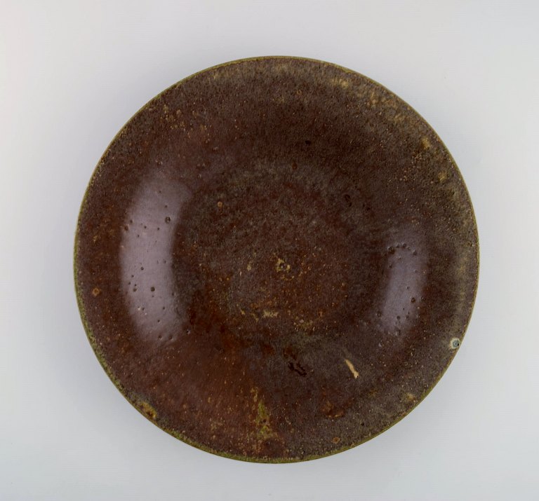 Arne Bang (1901-1983), Denmark. Round bowl / dish in glazed ceramics. Model number 50. 1940s / 50s.