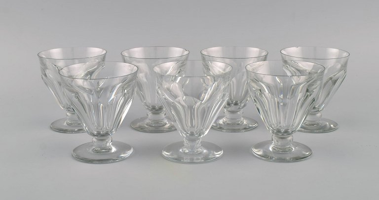 Baccarat, Frankrig. Syv Tallyrand glas i klart mundblæst krystalglas. Midt 1900-tallet.