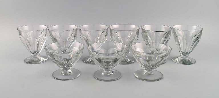 Baccarat, France. 9 Tallyrand glass in clear mouth blown crystal glass. Mid-20th century.